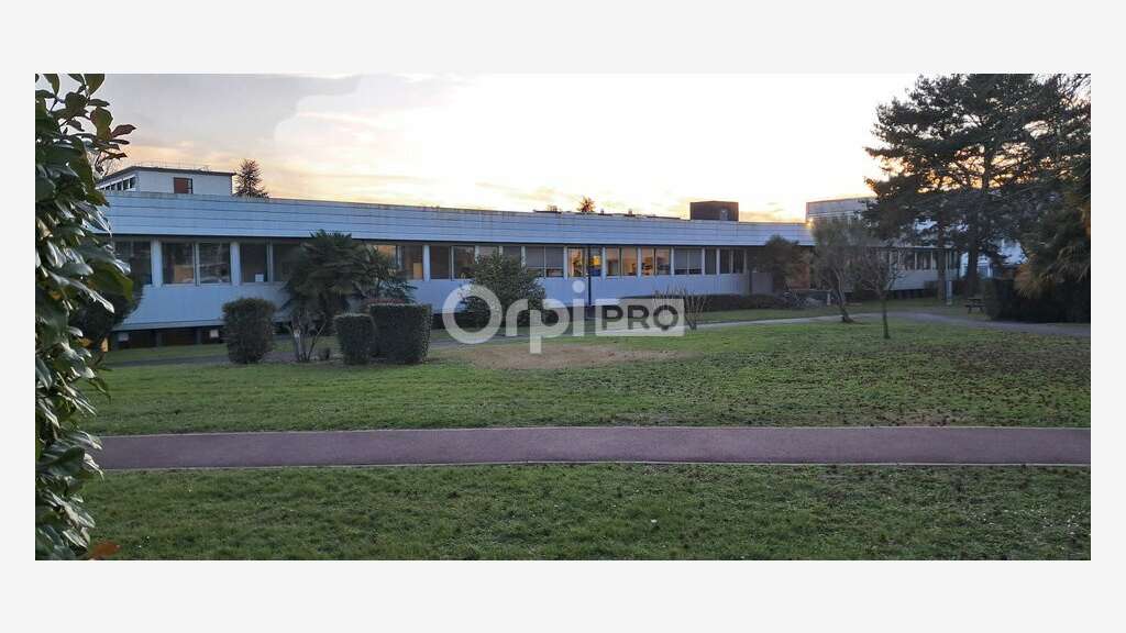 Bureaux 89m² et/ou 142m² à louer à Pau Université