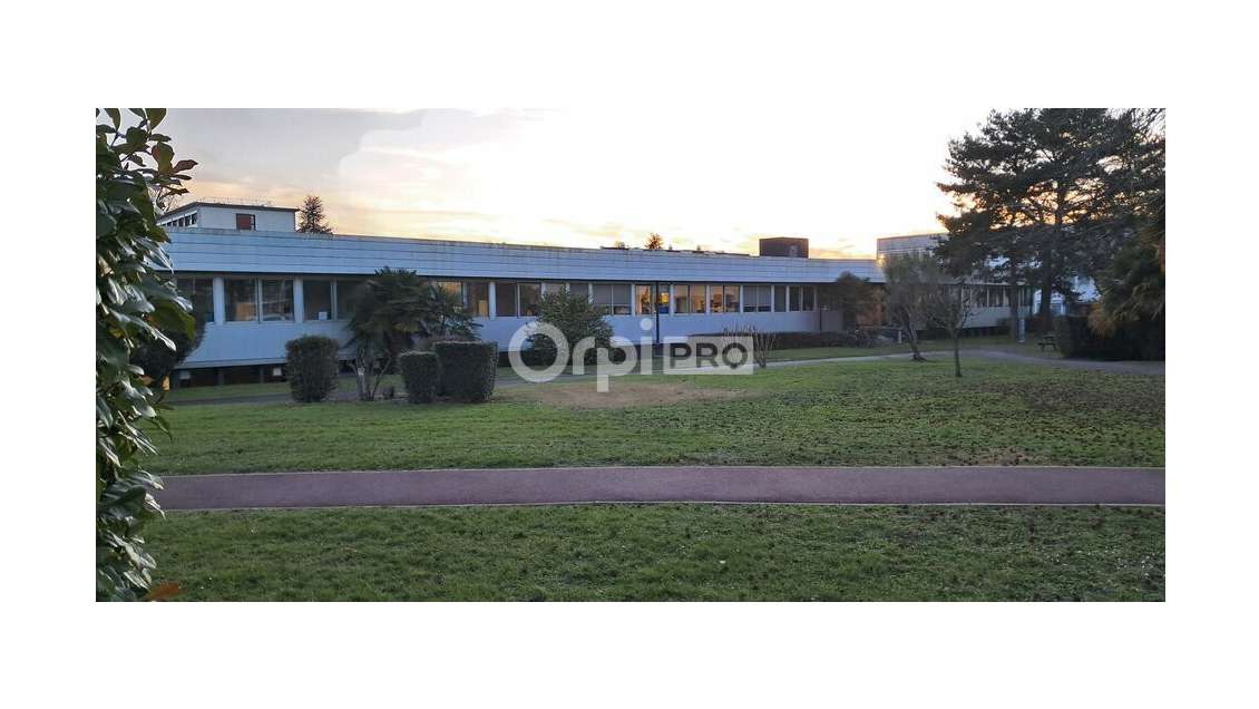 Bureaux 89m² et/ou 142m² à louer à Pau Université