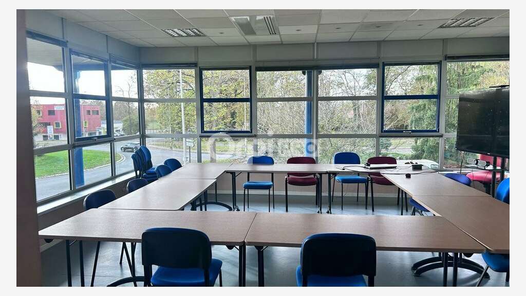 A louer bureaux de 600m² à Pau zone indus Nord