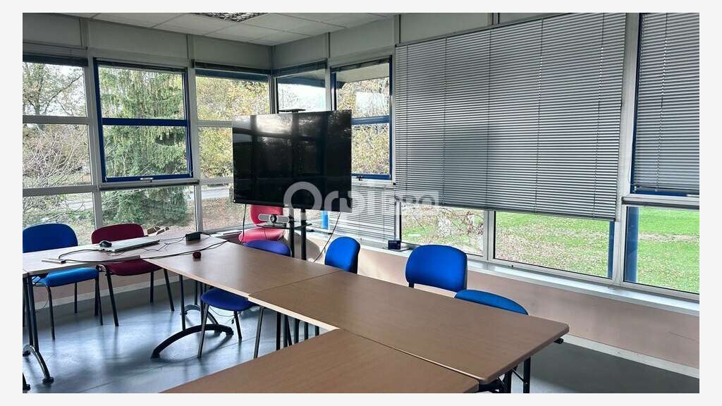 A louer bureaux de 600m² à Pau zone indus Nord
