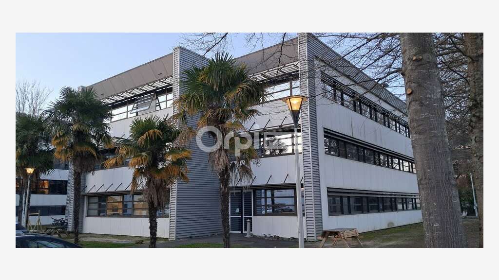 Bureau de 11.58m² et 11.93m² à louer à Pau