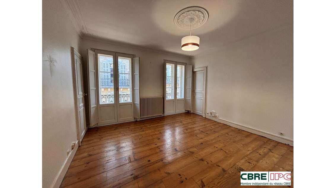 Location bureaux 104m² R+1 centre-ville de Pau