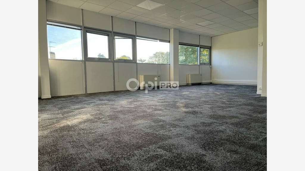 Bureau 45,60m² à louer à Pau Est