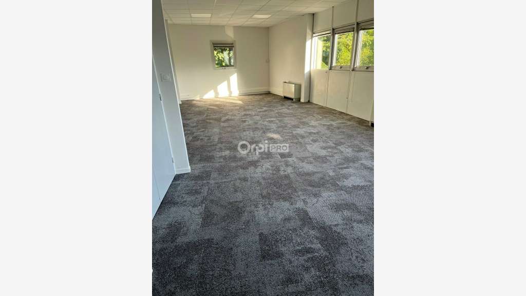 Bureau 40m² à louer à Pau Est allées de Morlaàs