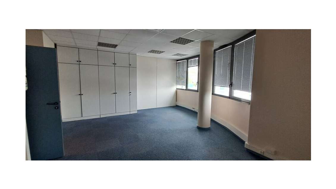 A louer bureaux 117m² à Pau Université Hélioparc