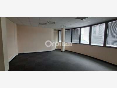 A louer bureaux de 75m² en RDC à Pau Université