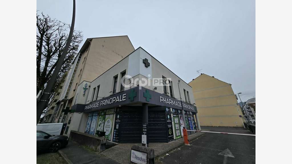 A louer bureaux de 183m² au 1er étage à Pau