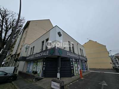 A louer bureaux de 183m² au 1er étage à Pau