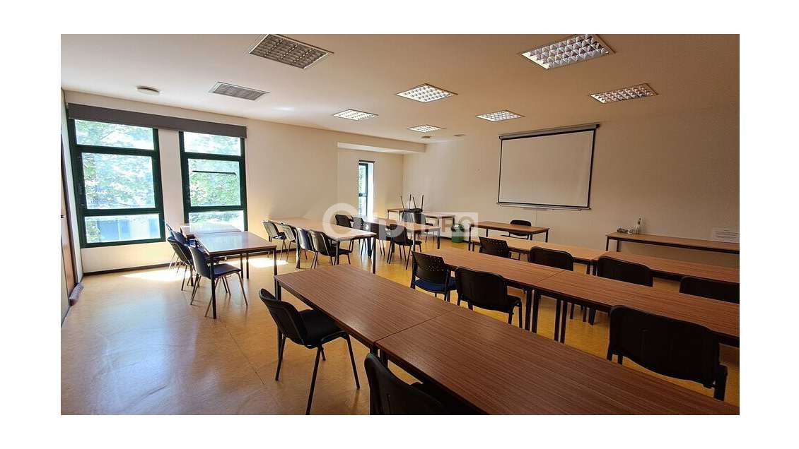 A louer bureaux de 183m² au 1er étage à Pau