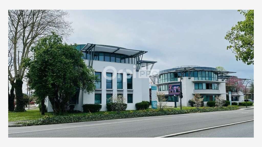 Immeuble de 639m² à louer à Pau Université