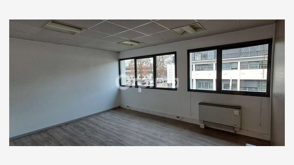 Location bureaux 28m² Pau proche cité multimédia