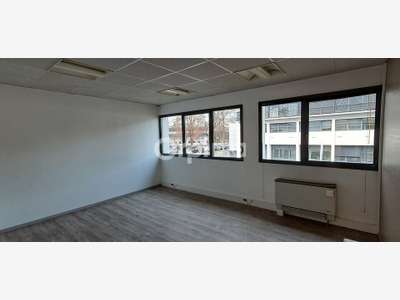 Location bureaux 28m² Pau proche cité multimédia