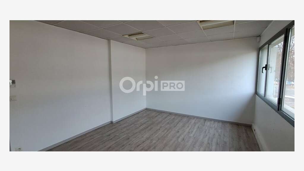 A louer bureaux de 16m² prox cité multimédia à Pau