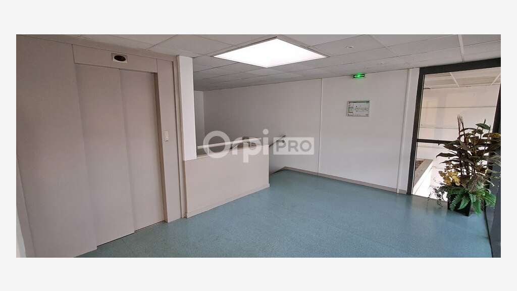A louer bureaux de 16m² prox cité multimédia à Pau