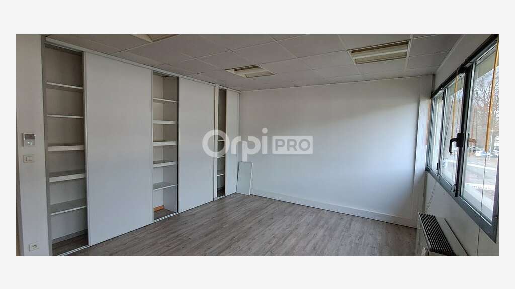 A louer bureaux de 18m² prox cité multimédia à Pau