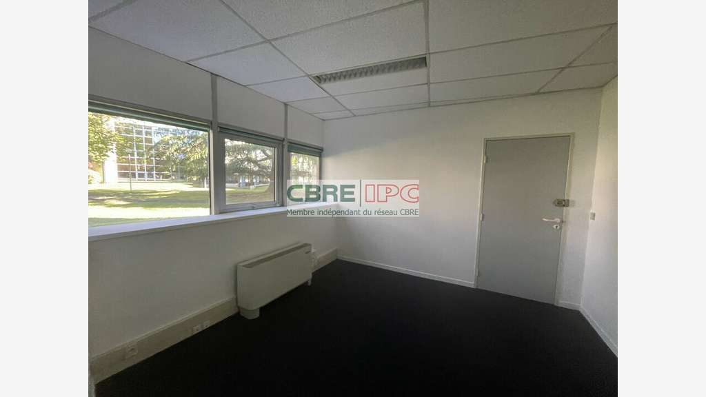 Location bureaux de 178m² en centre d'affaires Pau