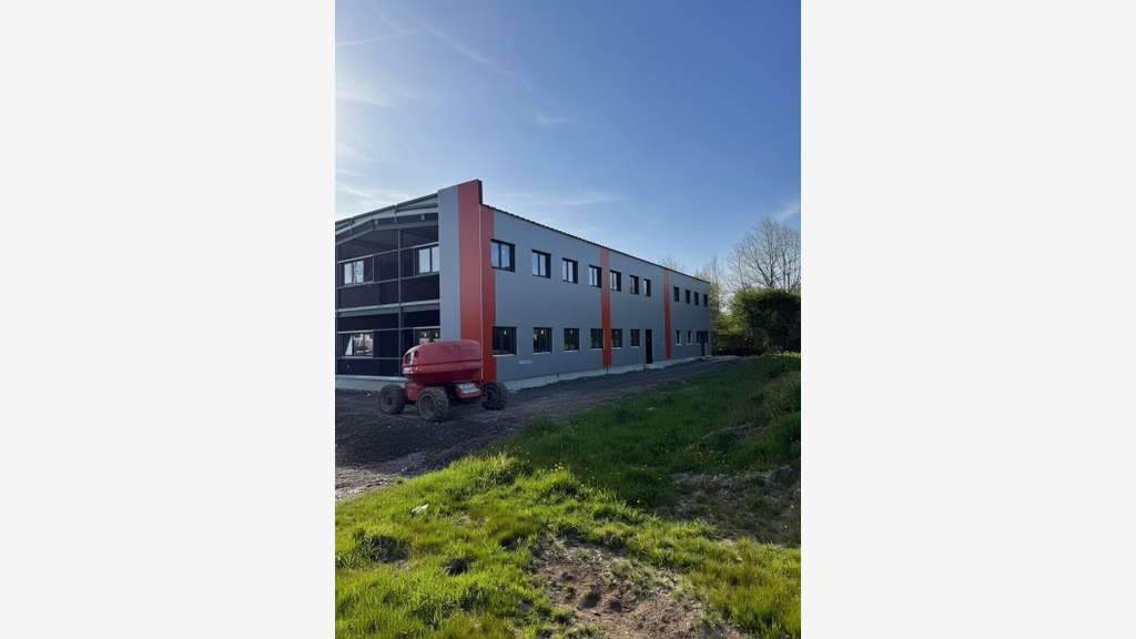 Bureaux neufs de 42m² à louer en ZA à Paulx