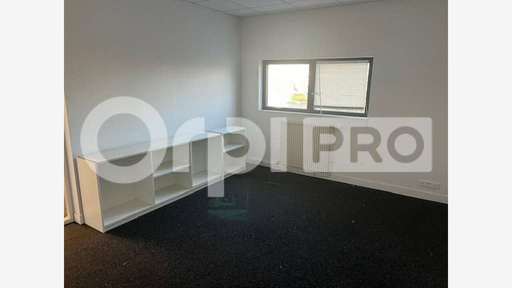 A louer bureaux 100m² idéalement situés à Périgny