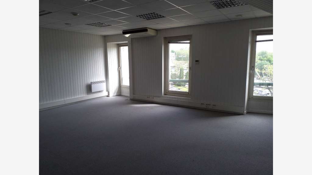 A louer bureaux de 138m² au 2ème étage à Périgueux