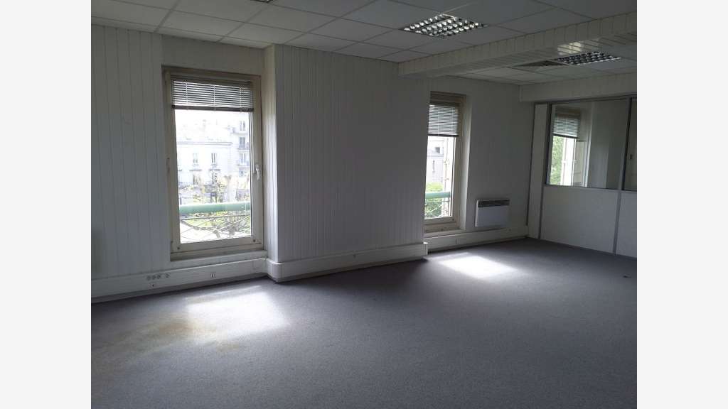 A louer bureaux de 138m² au 2ème étage à Périgueux