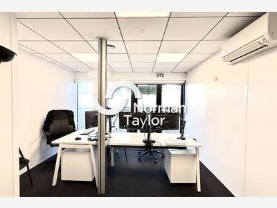 A louer bureaux aménagés 231m² RDC à Pérols