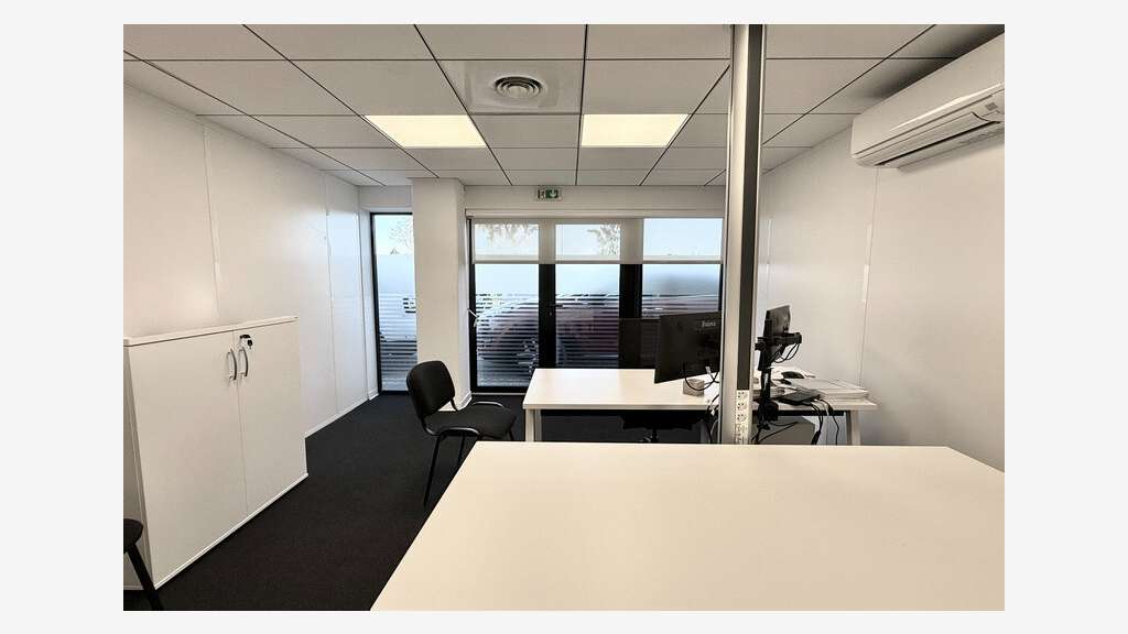A louer bureaux aménagés 231m² RDC à Pérols