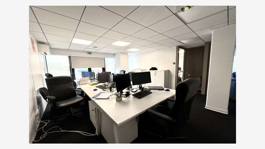 A louer bureaux aménagés 231m² RDC à Pérols