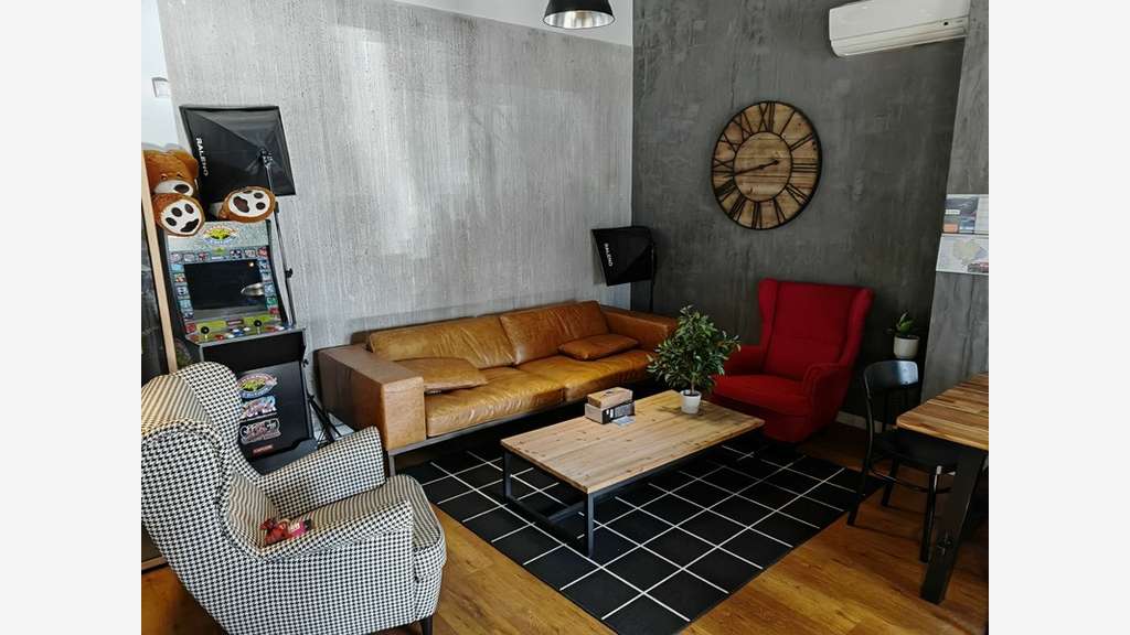 A louer local mixte ERP 220m² Montpellier aéroport