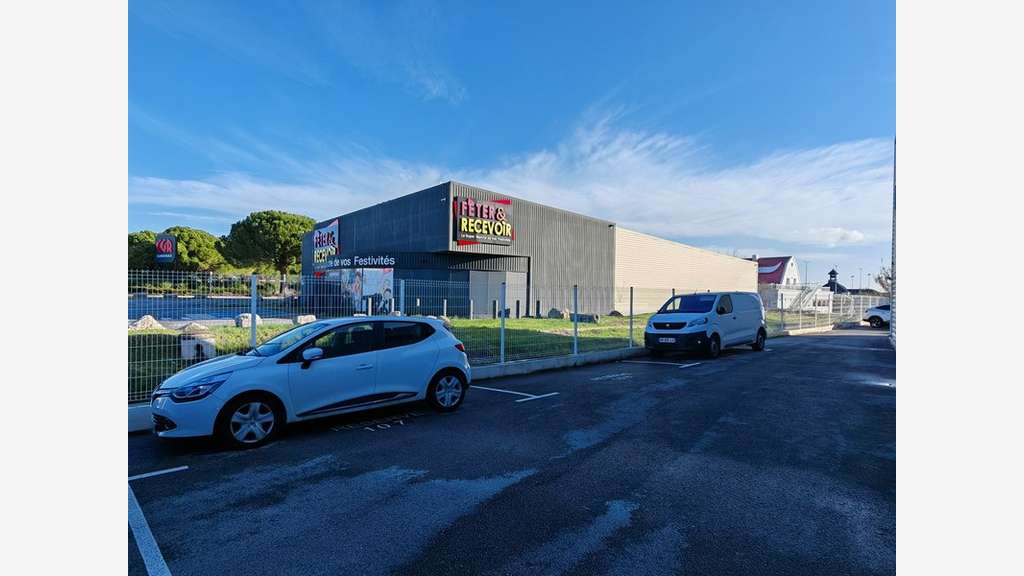A louer local mixte ERP 220m² Montpellier aéroport