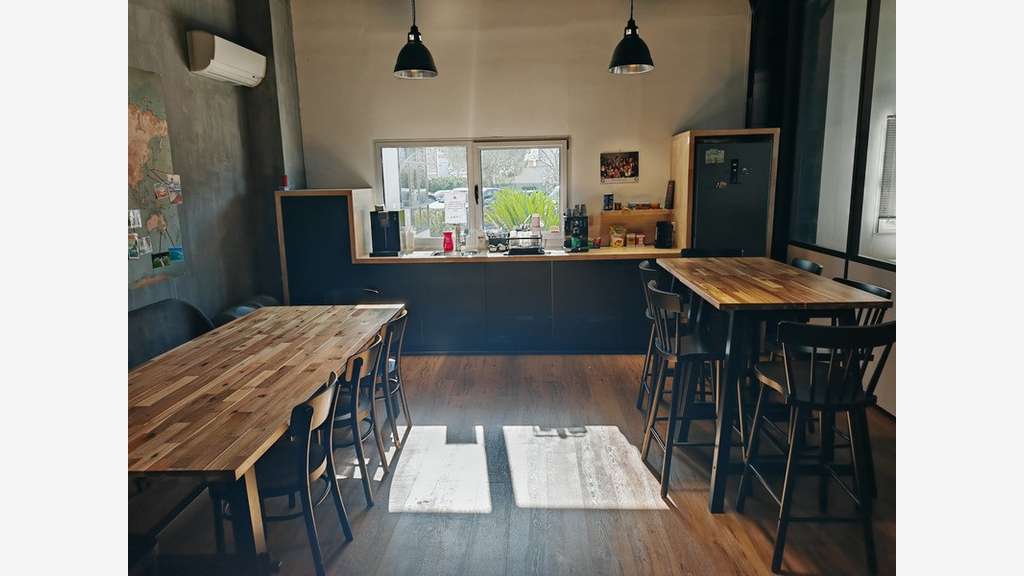 A louer local mixte ERP 220m² Montpellier aéroport