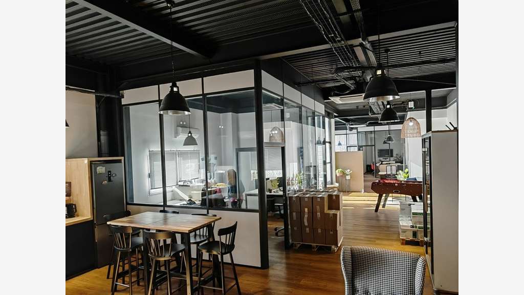 A louer local mixte ERP 220m² Montpellier aéroport