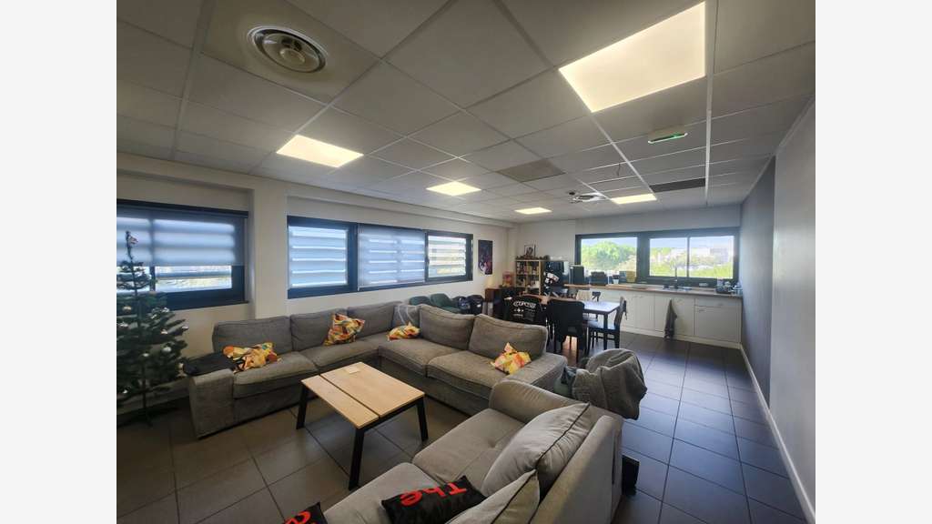 A louer bureaux PMR et lumineux 230m² à Pérols