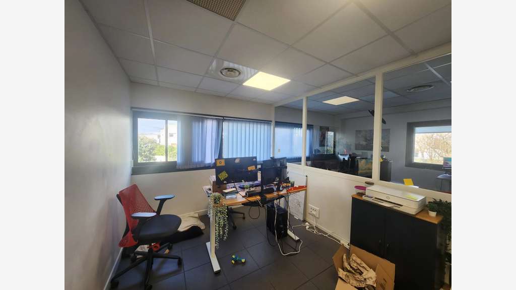 A louer bureaux PMR et lumineux 230m² à Pérols