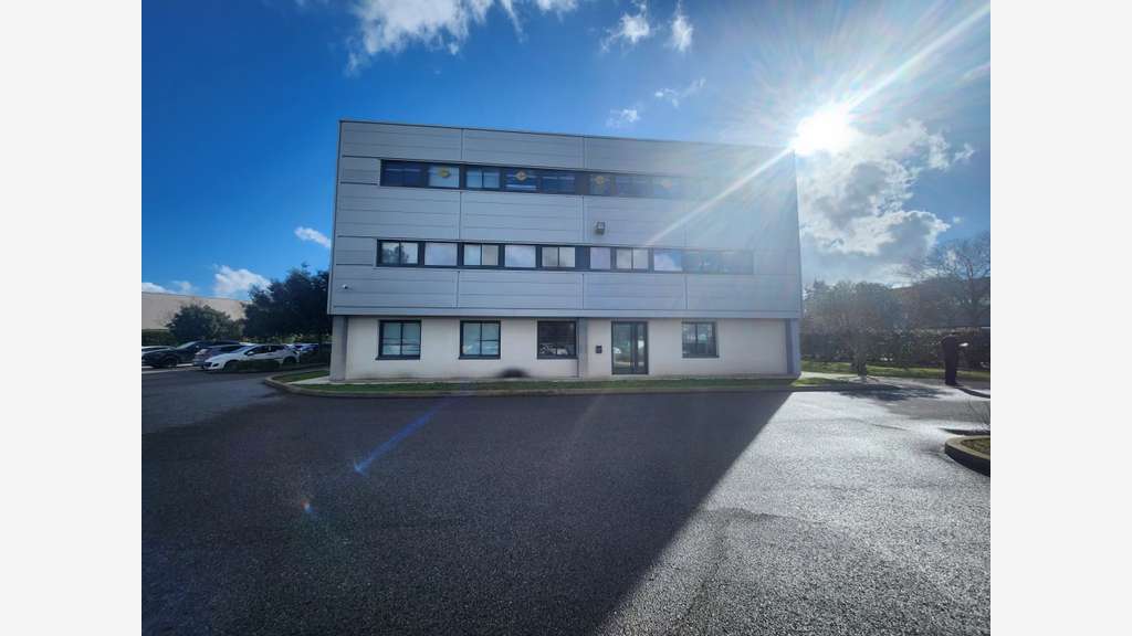 A louer bureaux PMR et lumineux 230m² à Pérols
