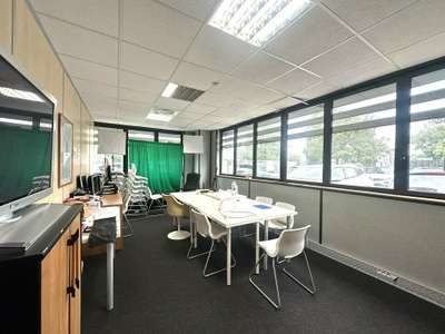 Bureaux rénovés 211m² RDC à louer à Pérols
