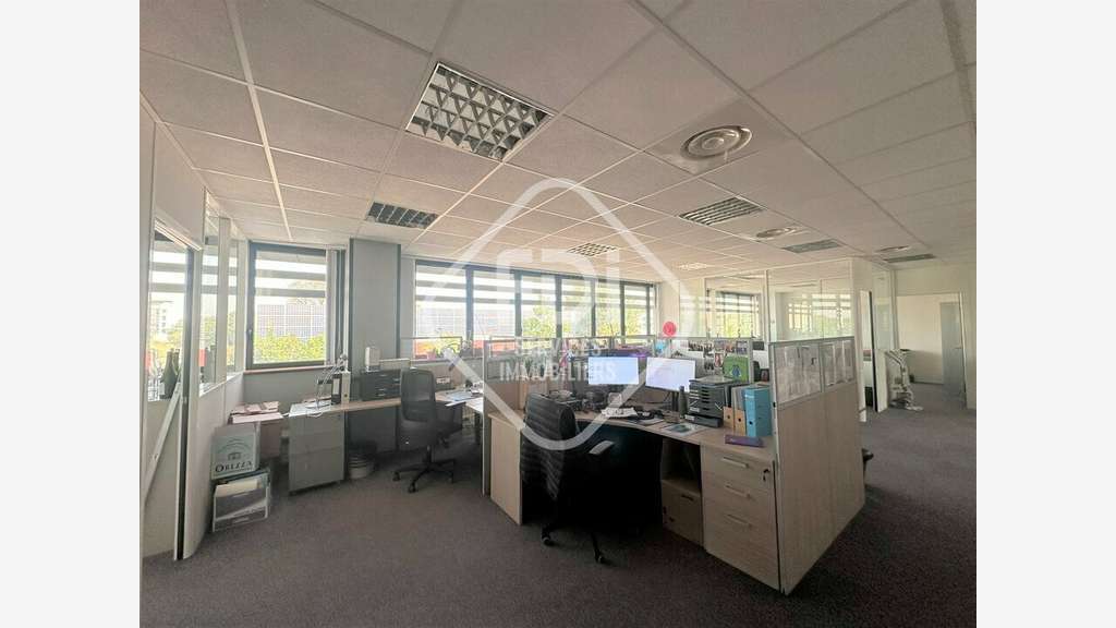 Bureaux rénovés 211m² RDC à louer à Pérols
