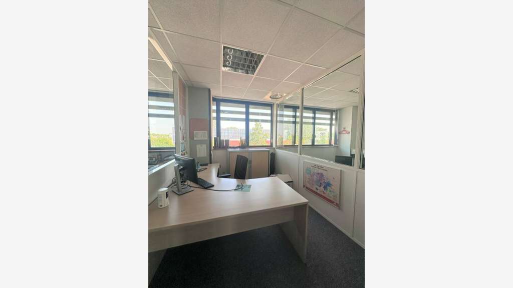 Bureaux rénovés 211m² RDC à louer à Pérols