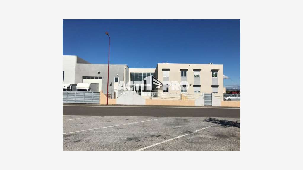 Loue bureaux 70m² + parkings à Perpignan