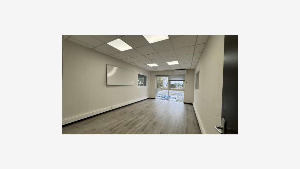 A louer bureau climatisé 120m² R+1 Perpignan Ouest