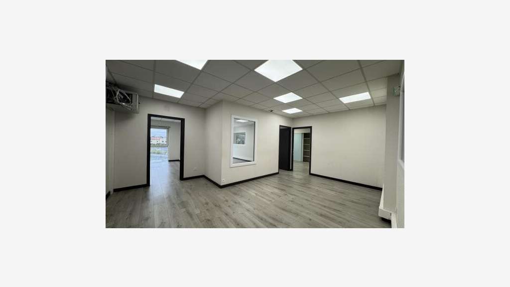 A louer bureau climatisé 120m² R+1 Perpignan Ouest