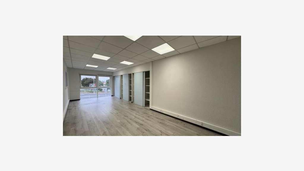 A louer bureau climatisé 120m² R+1 Perpignan Ouest