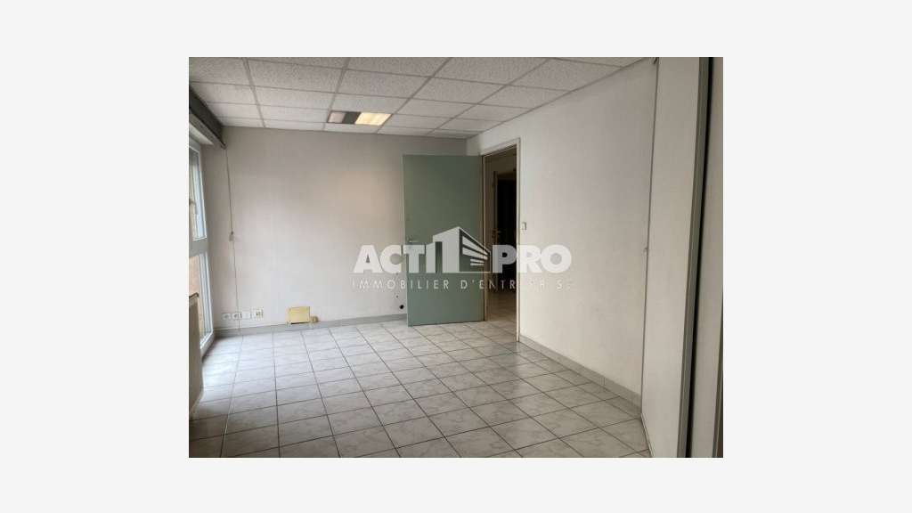 À louer bureaux 74 m² R+1 à Perpignan