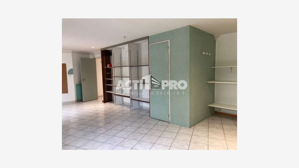 À louer bureaux 74 m² R+1 à Perpignan