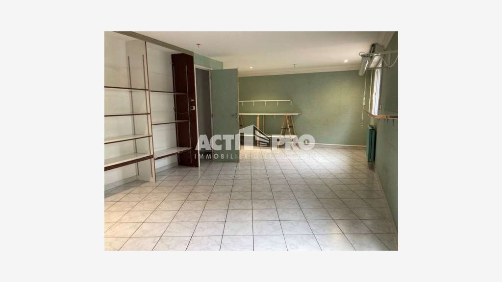 À louer bureaux 74 m² R+1 à Perpignan