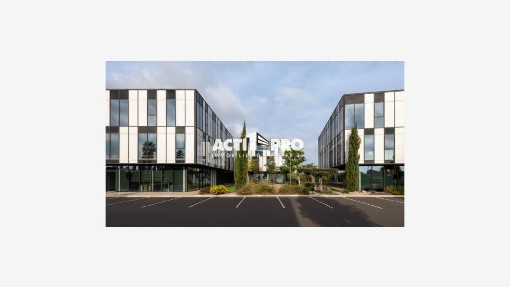 À louer bureaux 150 m² R+1 à Perpignan ZA Tecnosud