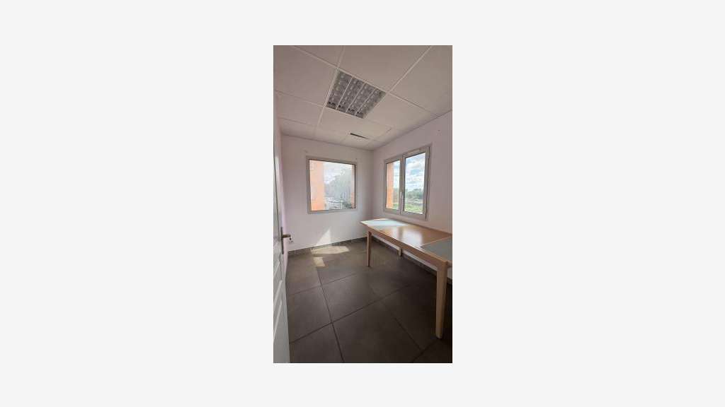 A louer bureau de 65m² sur axe pénétrant Perpignan