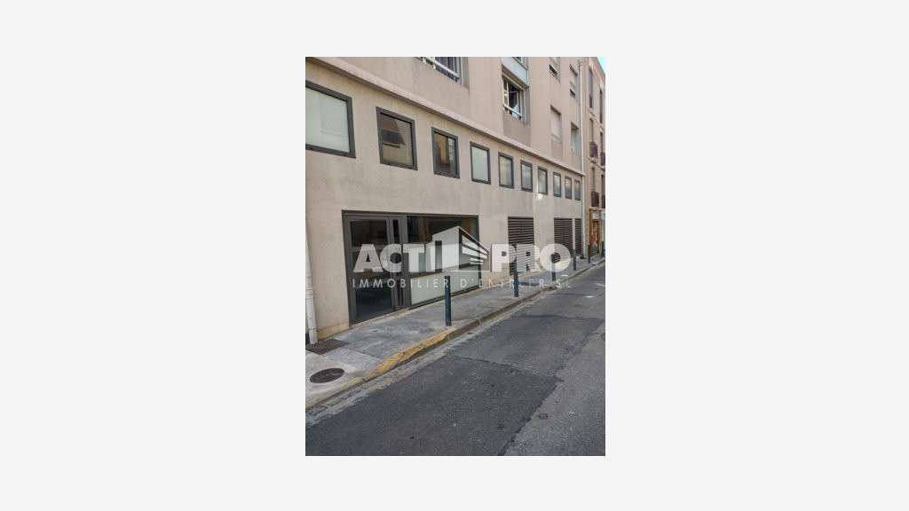 À louer local commercial 250m² Perpignan
