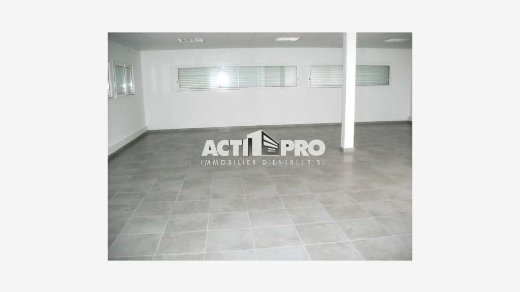 À louer bureaux 110m² R+1 zone St Eugénie au Soler