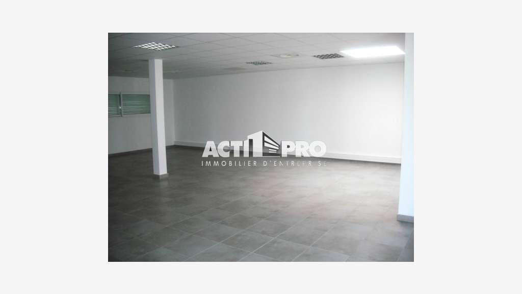 À louer bureaux 110m² R+1 zone St Eugénie au Soler
