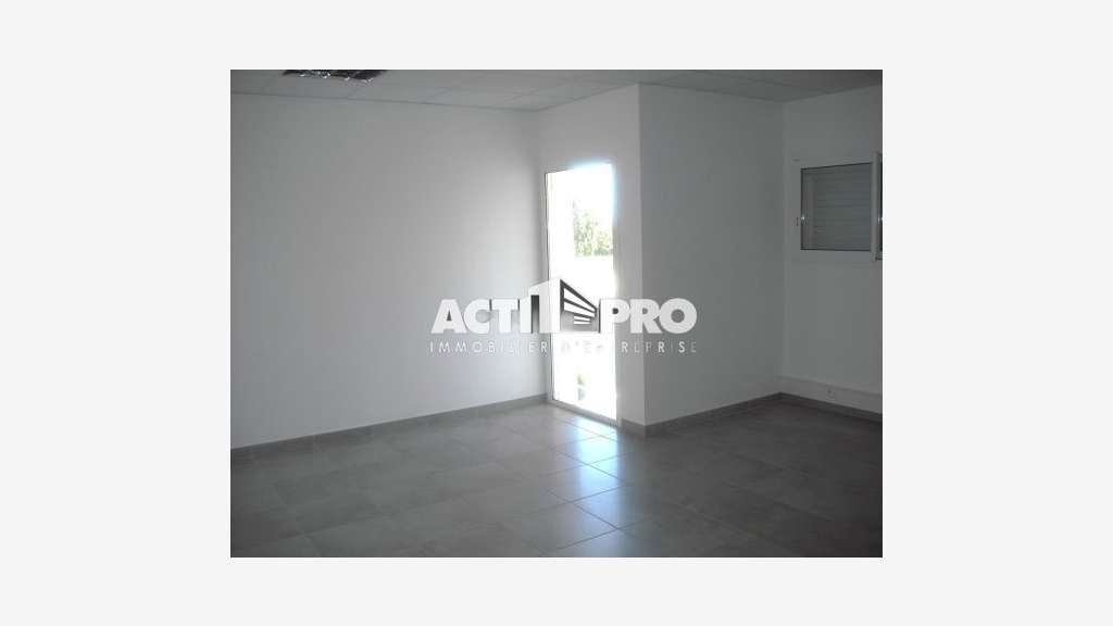 À louer bureaux 110m² R+1 zone St Eugénie au Soler